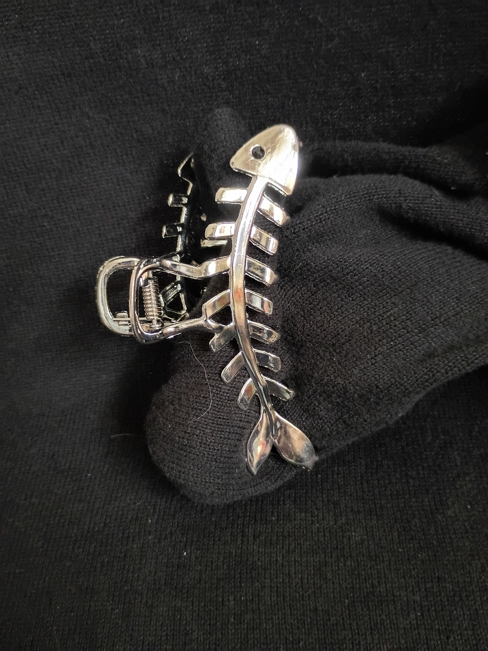 *NWOT* Silver Fishbone Hair Clip - Women's Accessory